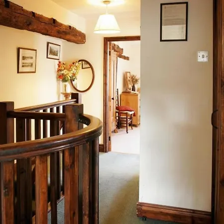 Semesterbostad Clappersgate Way By Interhome *